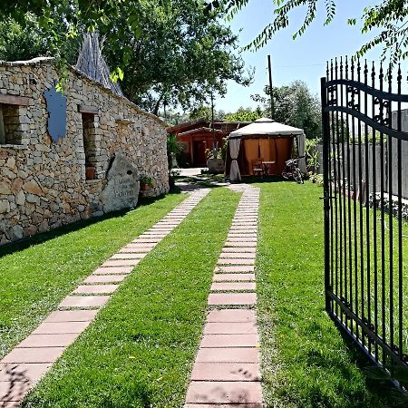B&B Domo De Pedra Tottubella Bagian luar foto