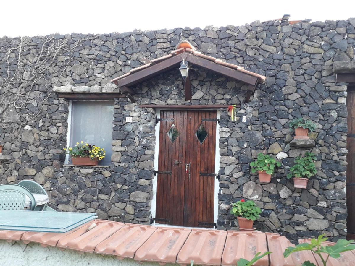 B&B Domo De Pedra Tottubella Bagian luar foto