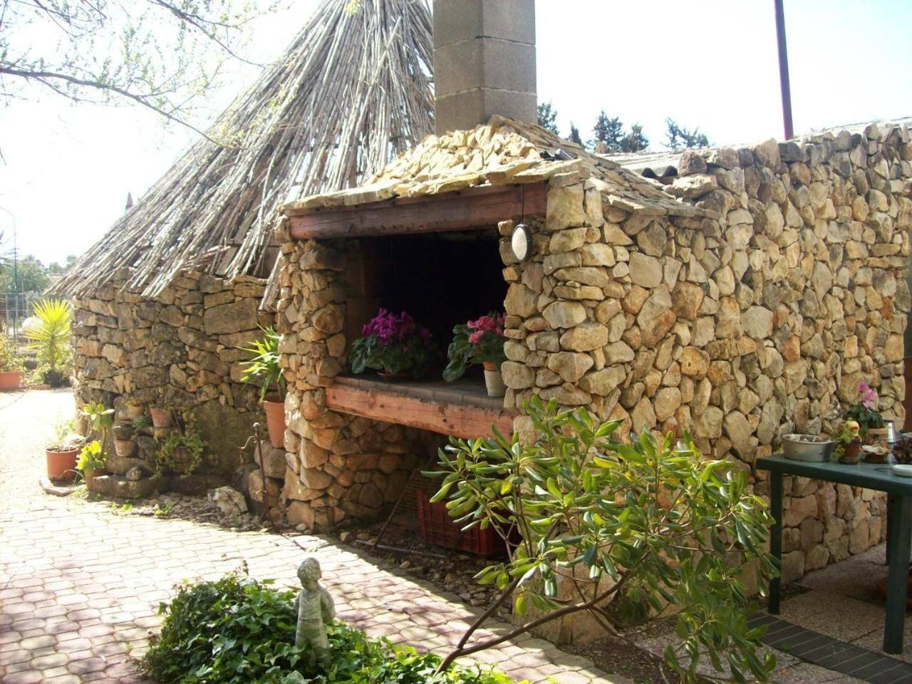 B&B Domo De Pedra Tottubella Bagian luar foto