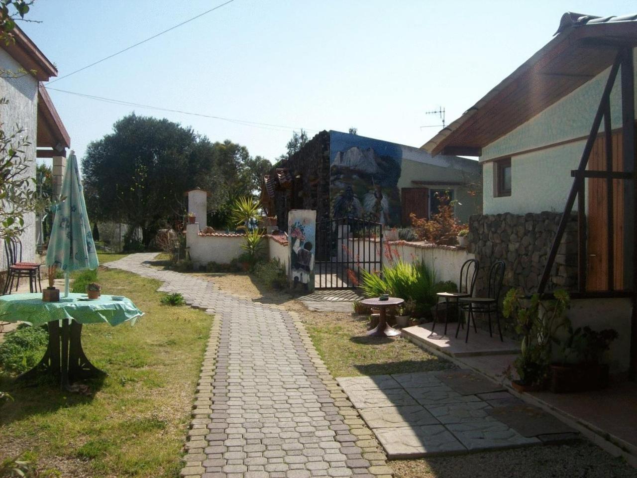 B&B Domo De Pedra Tottubella Bagian luar foto