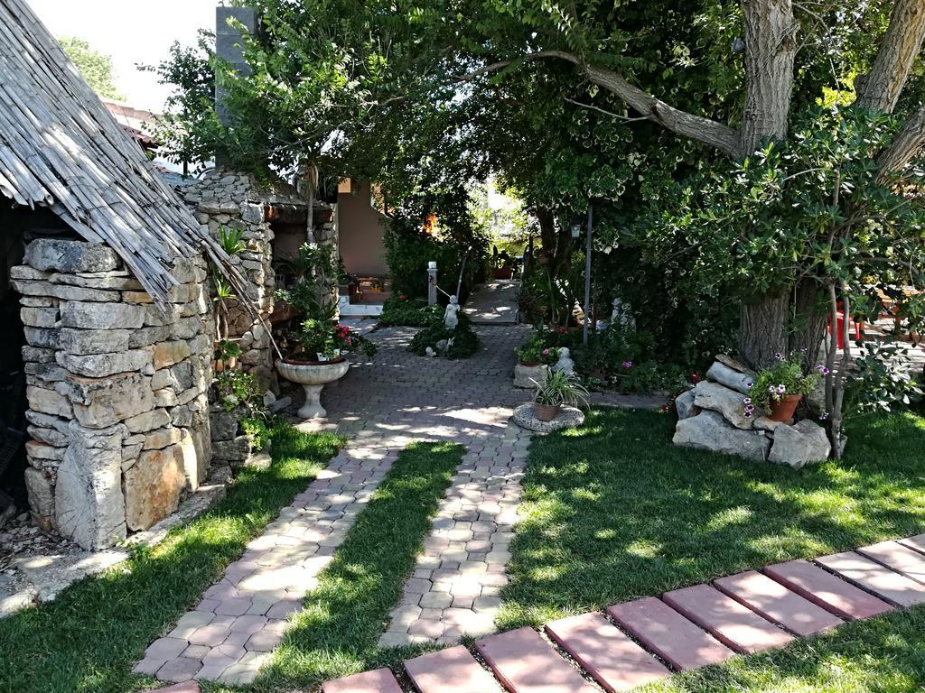 B&B Domo De Pedra Tottubella Bagian luar foto