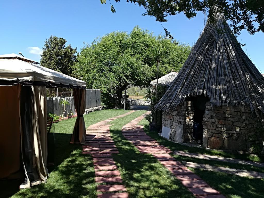 B&B Domo De Pedra Tottubella Bagian luar foto