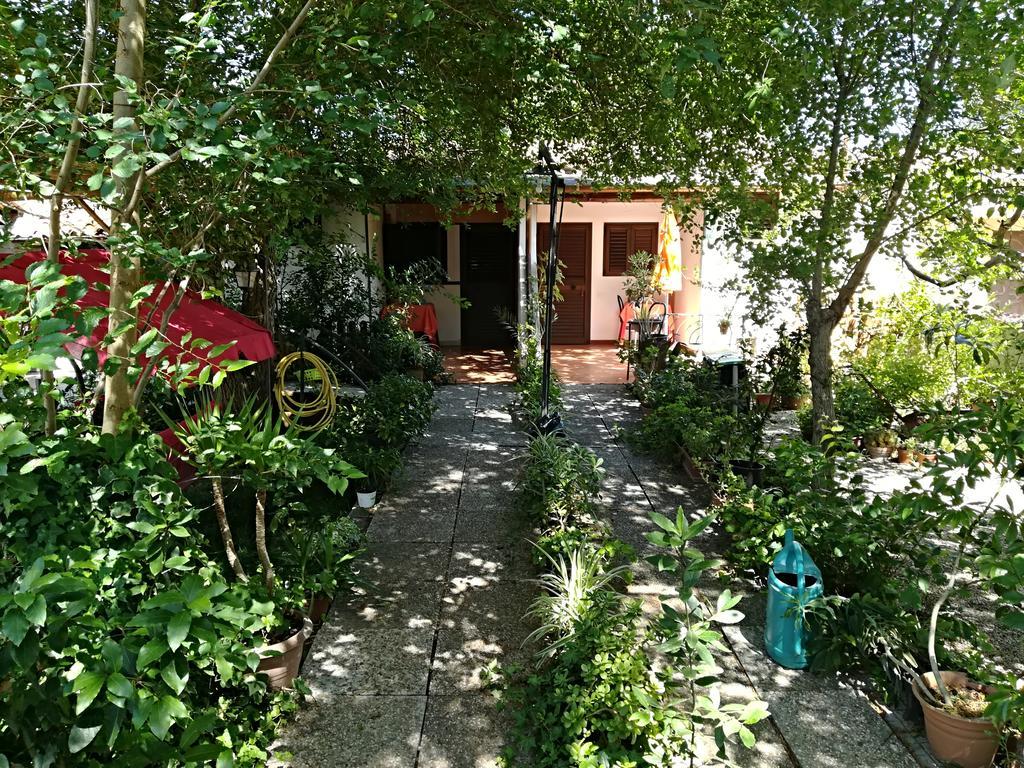 B&B Domo De Pedra Tottubella Bagian luar foto